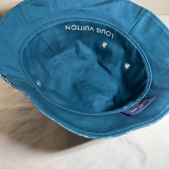 LV Reversible Bucket Hat - Picture 5 of 5